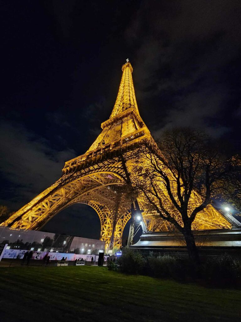 Golden Eiffel 23